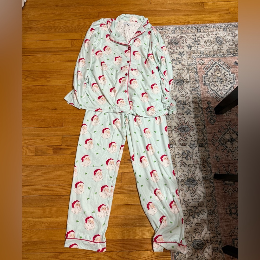 SweetHoney women’s Santa pajamas